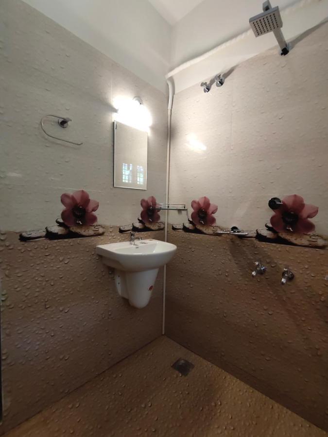 ホテル White House Residency バルカラ エクステリア 写真