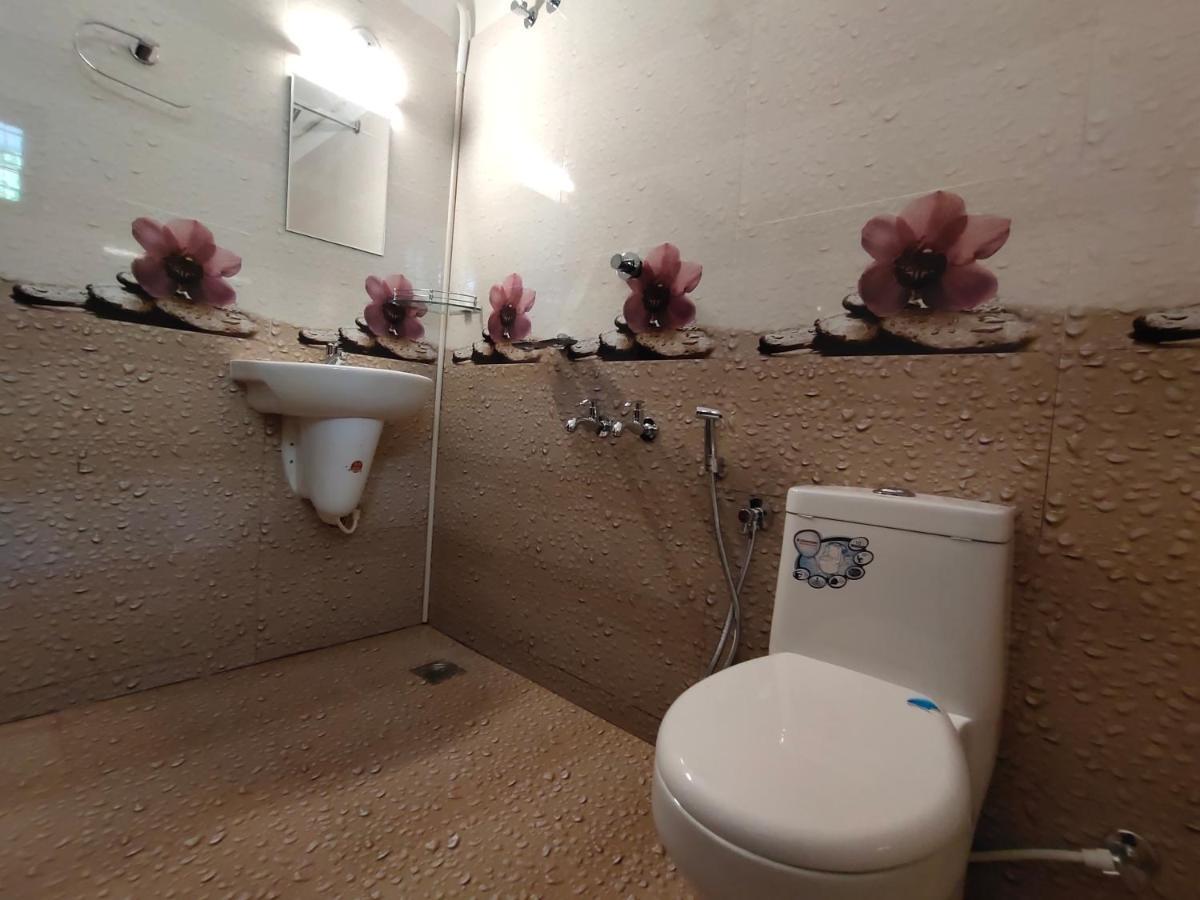ホテル White House Residency バルカラ エクステリア 写真